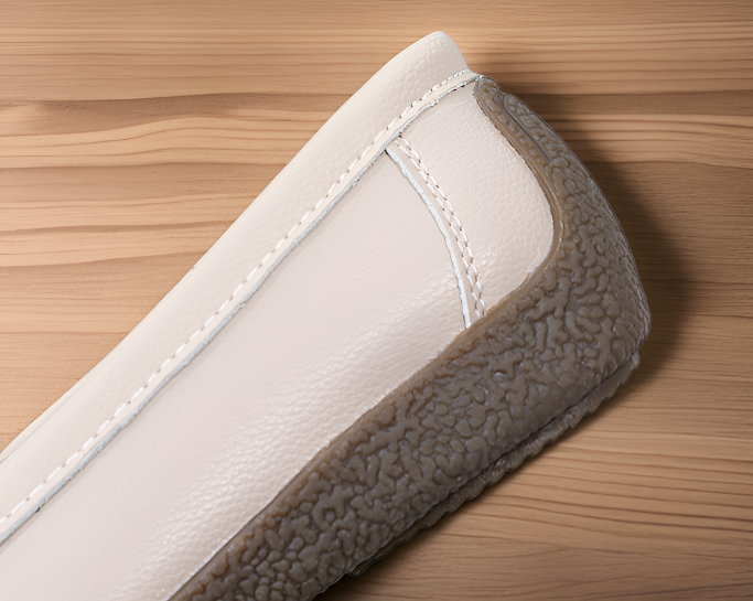 تصميم عصري لأحذية نسائية بدون كعب منخفض