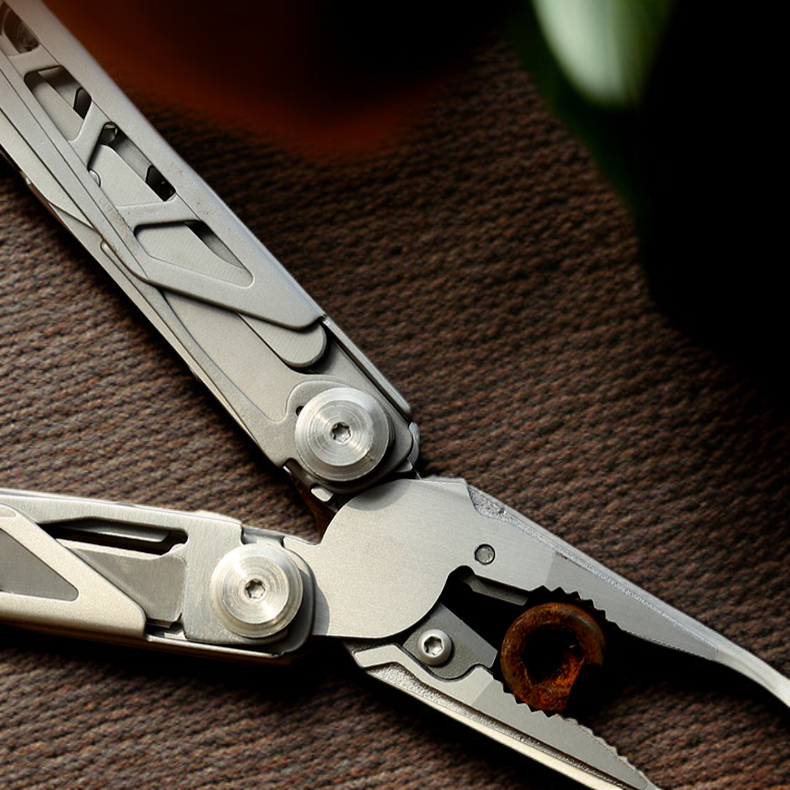 携帯用緊急タクティカルプライヤー 多機能折りたたみナイフ＆ハサミツール キャンプ用品 エマージェンシー・プライヤー