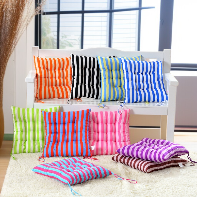 車の座席にぴったりの厚みのあるシートクッション