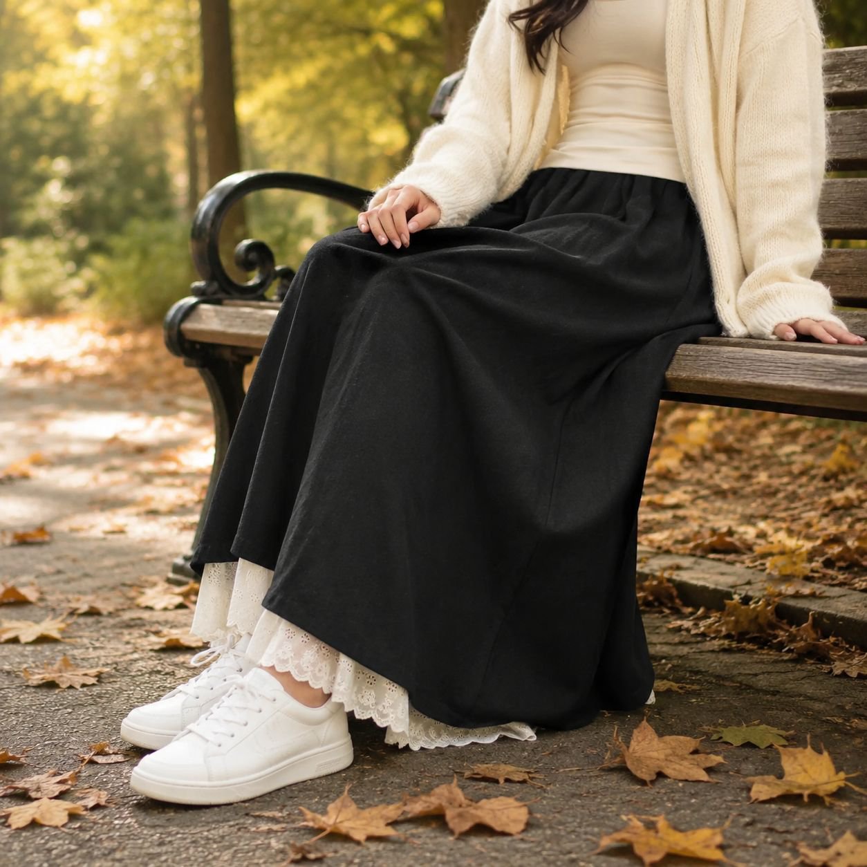 Pantalón-falda slim fit de encaje y borlas en gris oscuro de cintura alta