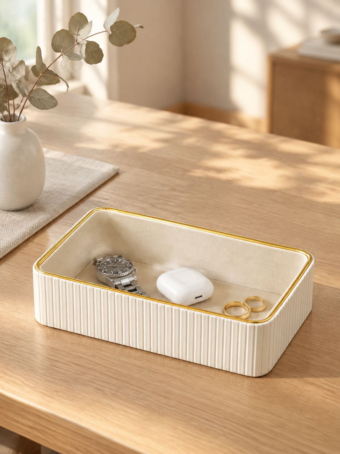 Luxuriöse cremeweiße Aufbewahrungsbox für Schmuck und Kosmetik