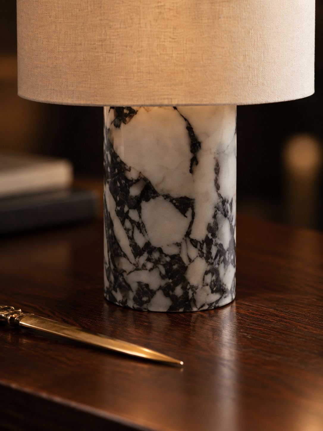 Elegante Beleuchtung mit der Marmor Tischlampe