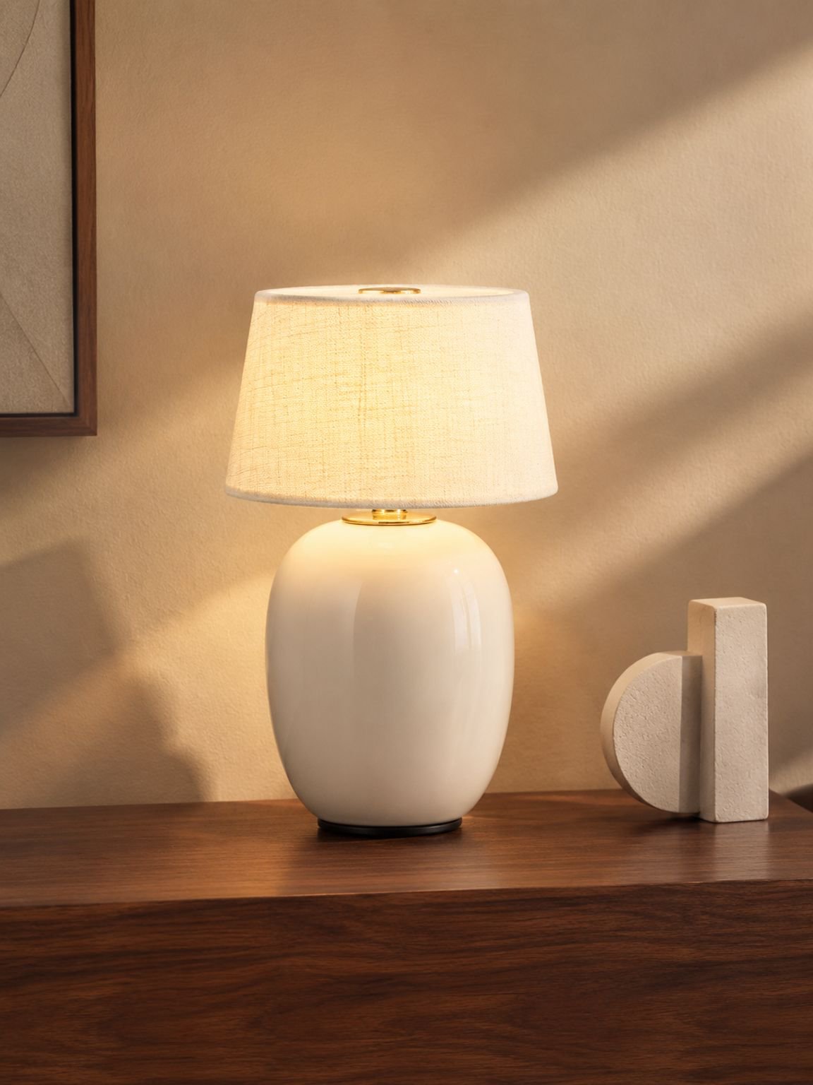 Nachttischlampe im Retro-Stil mit warmem Licht