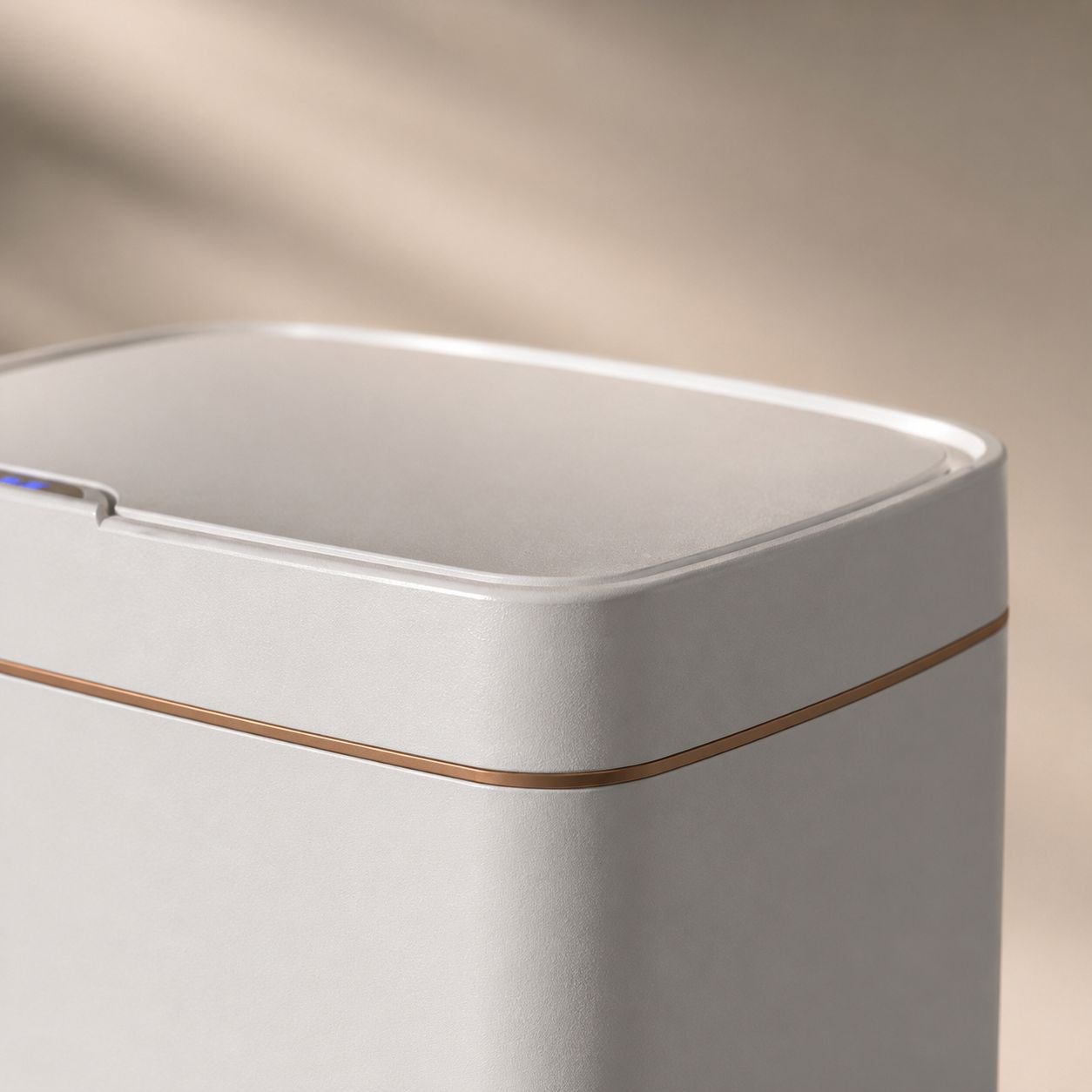 Poubelle automatique pour gestion hygiénique des déchets