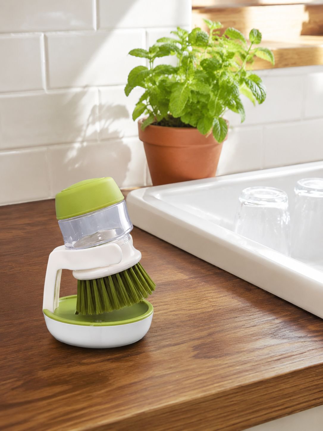 Reusable kitchen cleaning tool for dishwashing