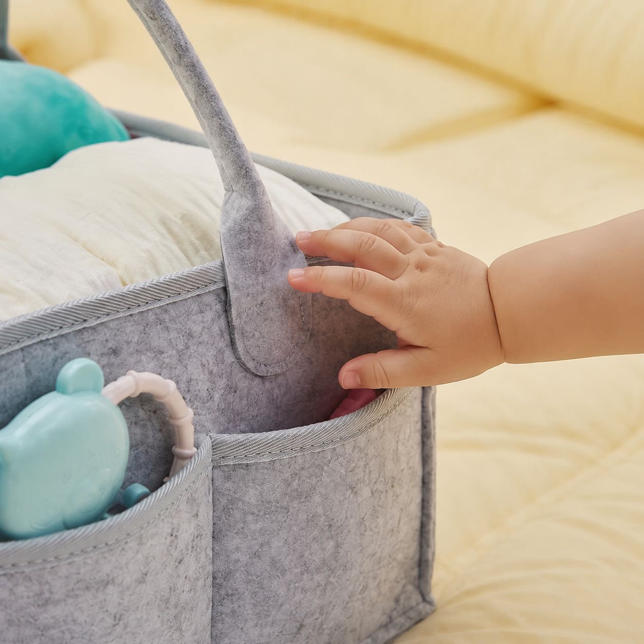 Organizador de pañales con compartimentos espaciosos