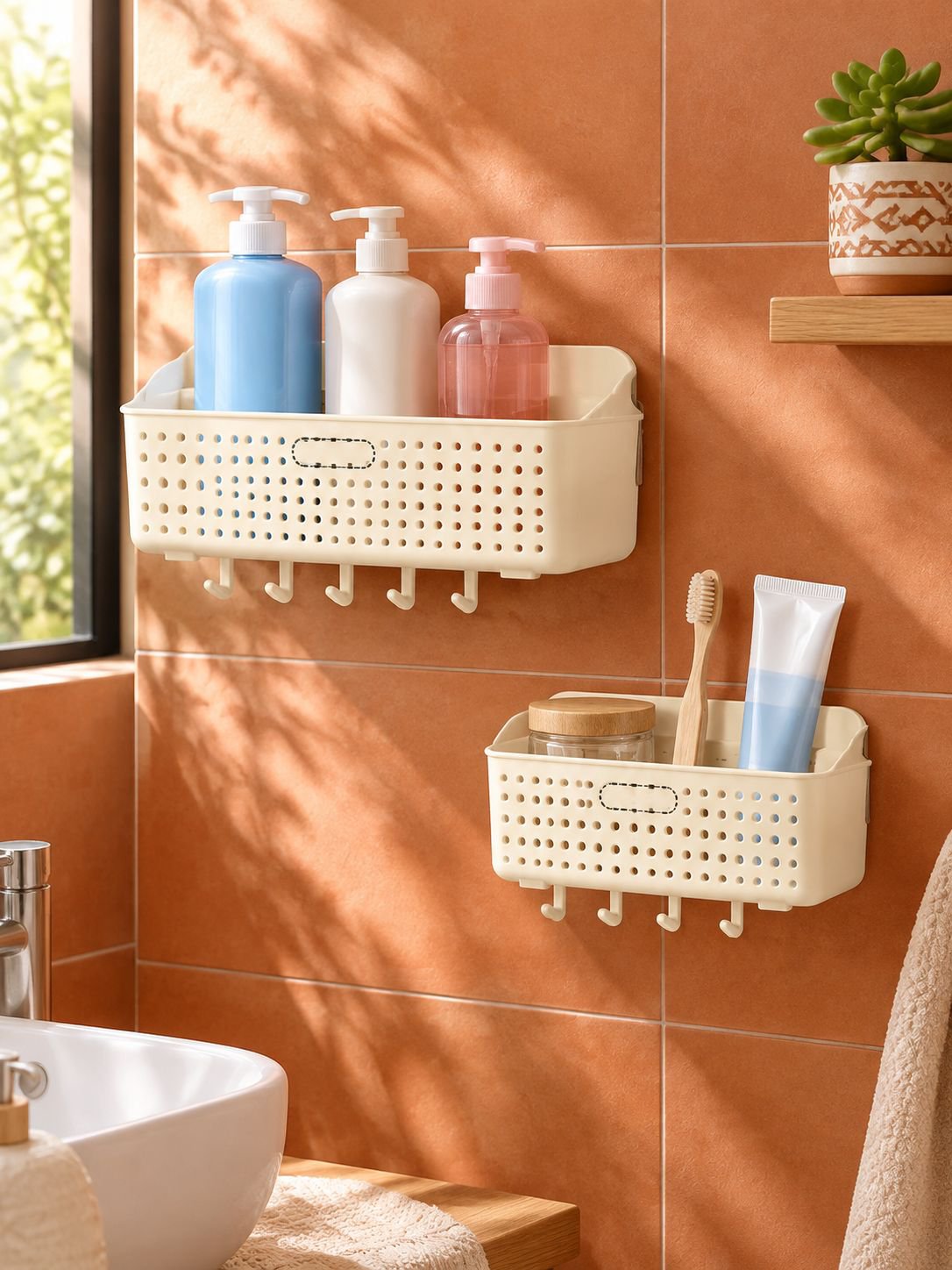 Detalle del adhesivo fuerte del organizador de baño sin perforación