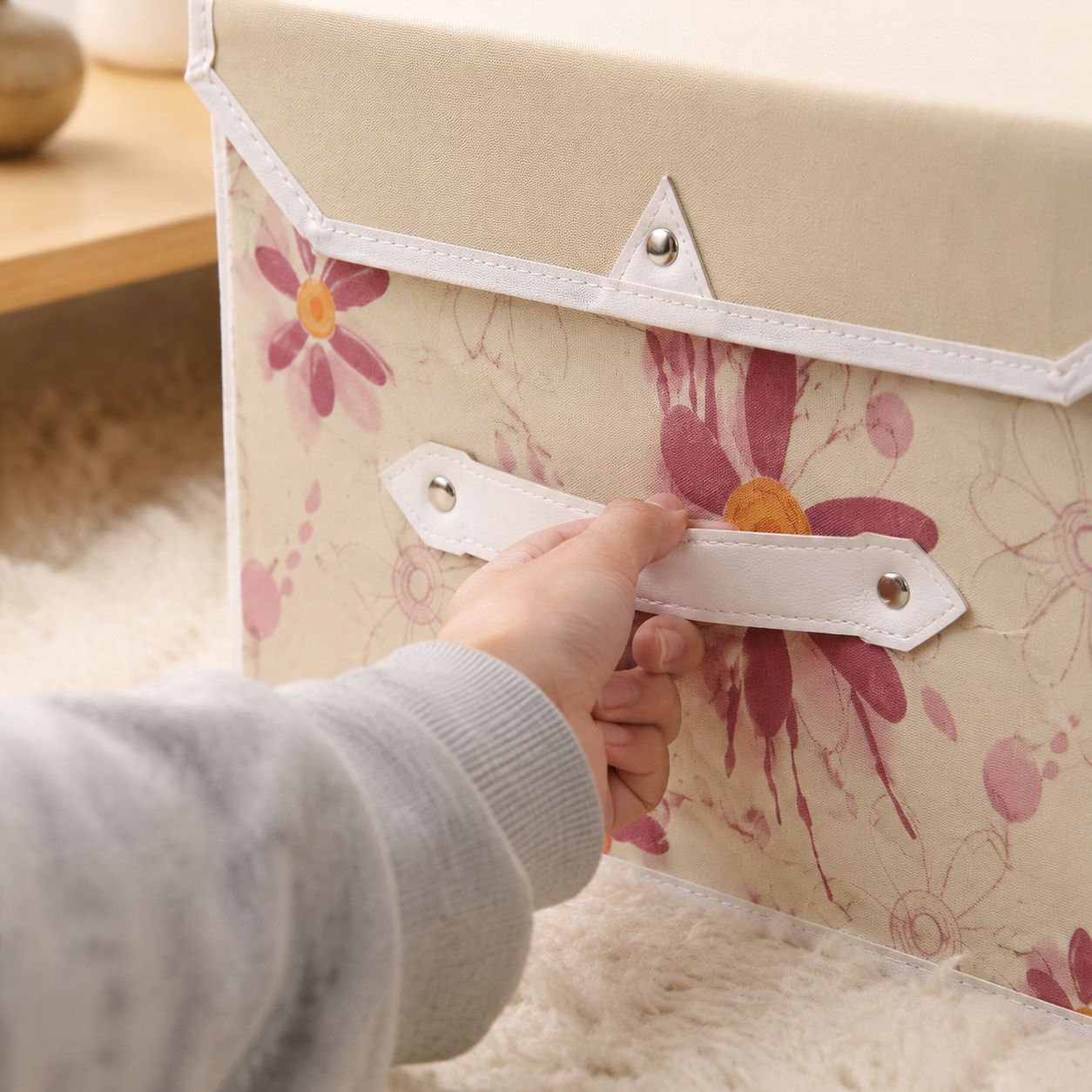 Easy to assemble and fold storage organizer