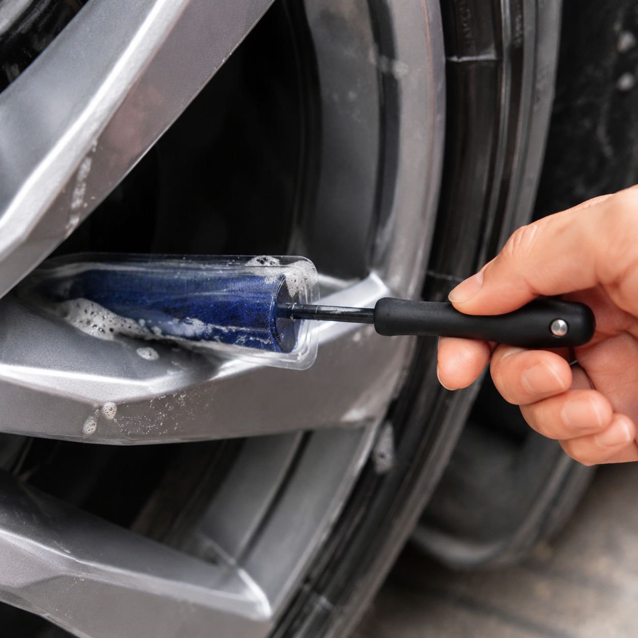 Efficient Wheel Cleaning Brush with Ergonomic Grip
