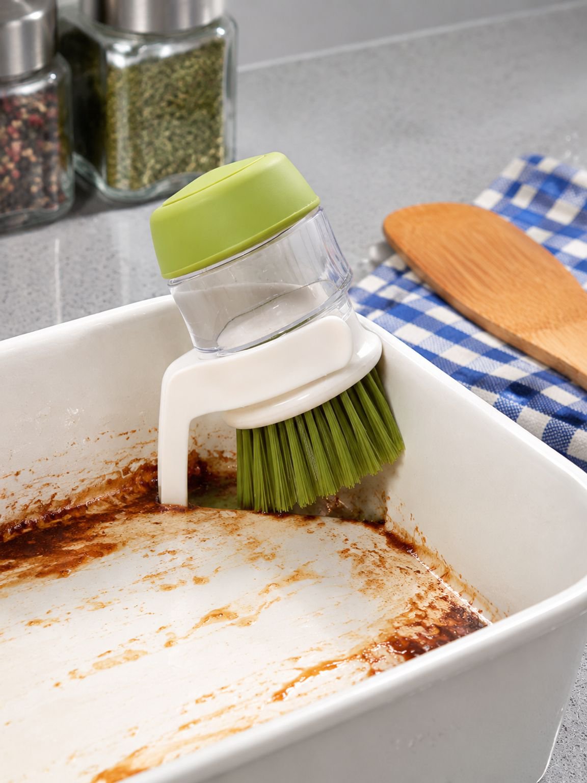 Magic dishwashing tool removing grease from plates