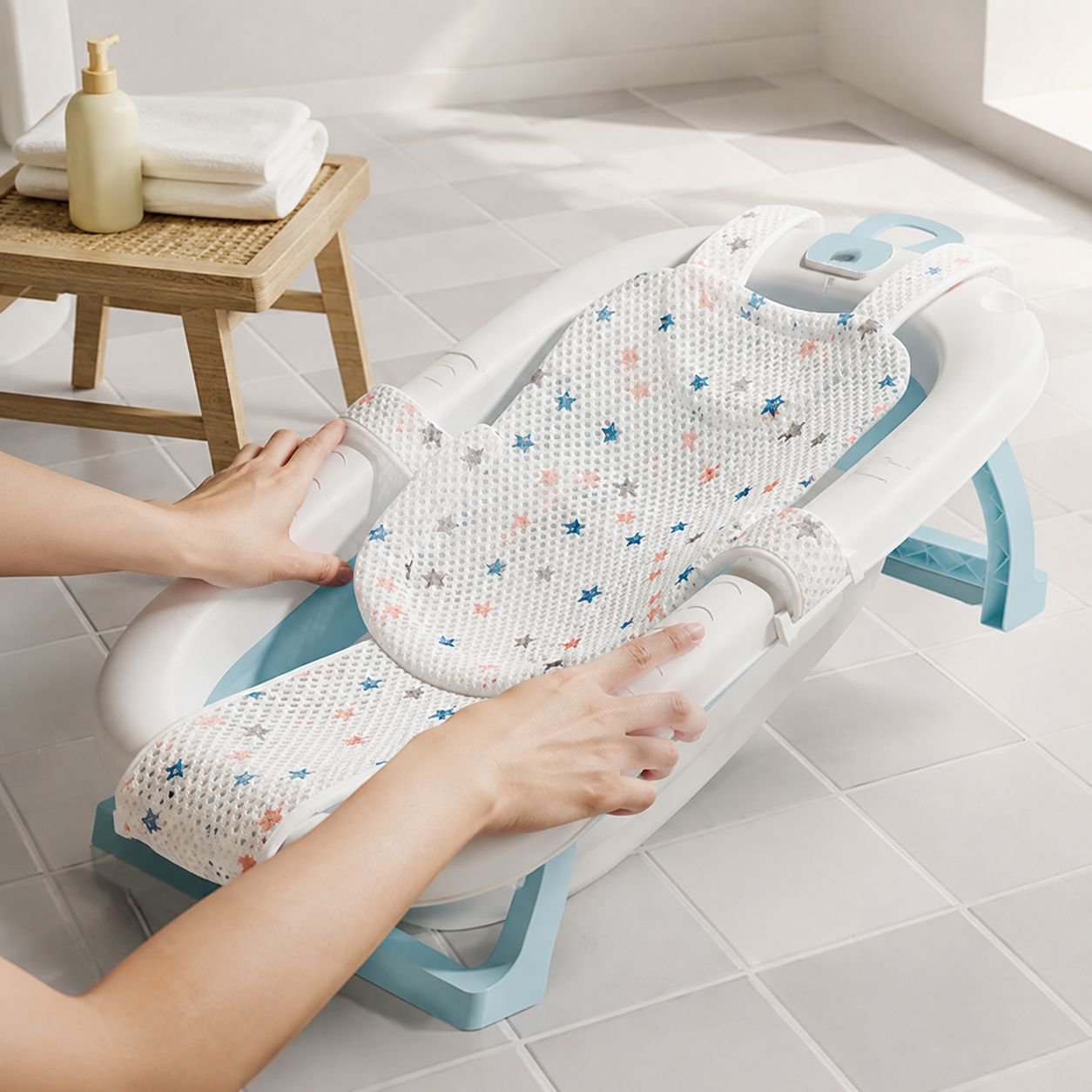 Baby bath tub with foldable legs for easy storage