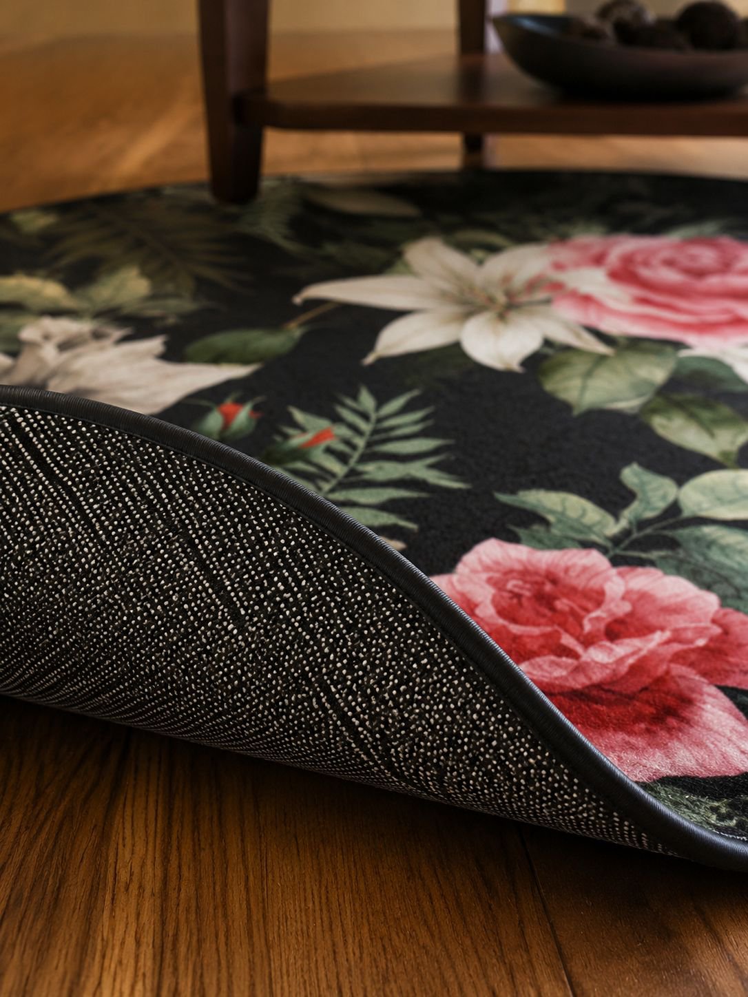 Vintage-inspired floral rose rug for modern homes