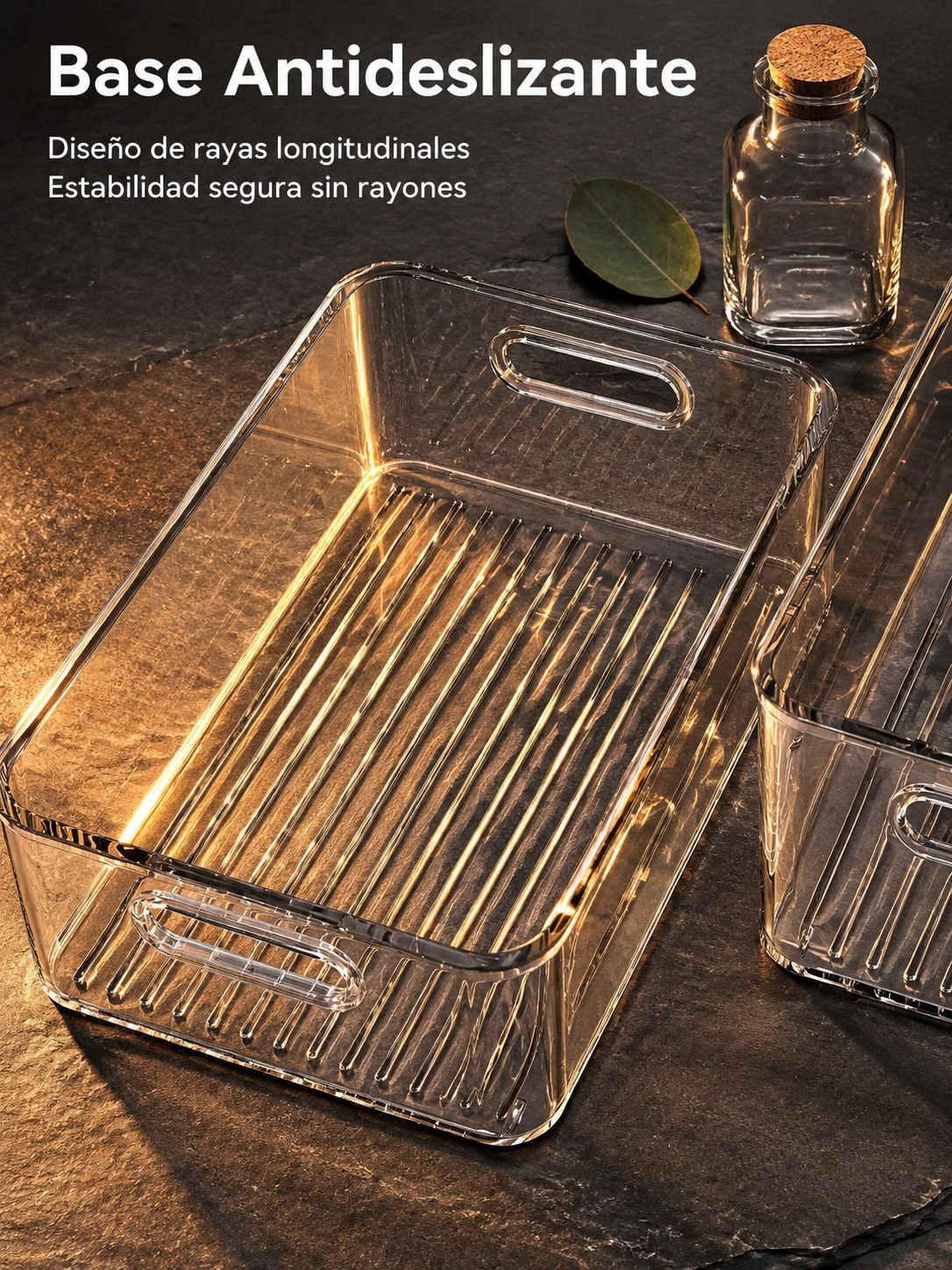 Caja mediana de acrílico para una organización eficiente del espacio de trabajo.