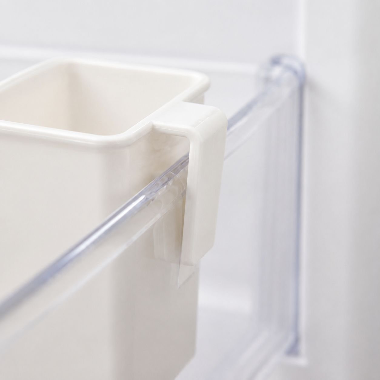Durable hanging rack for cutlery and kitchen tools