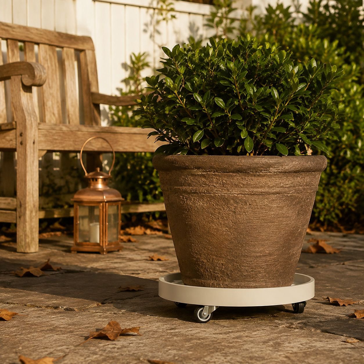 Ventilated base design promotes healthy plant roots