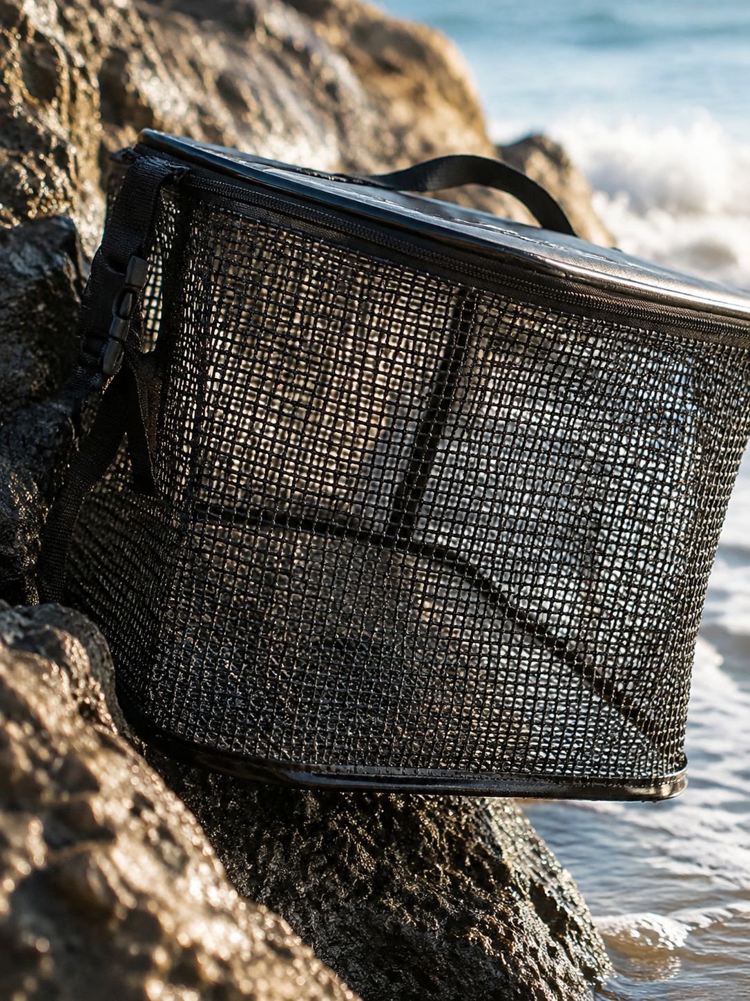Foldable fish guard designed for sea fishing