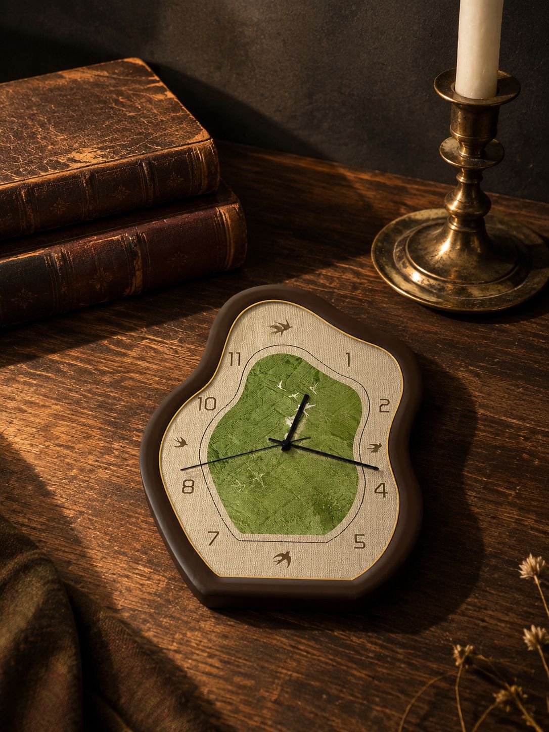 Reloj multifuncional con diseño decorativo de paisaje verde