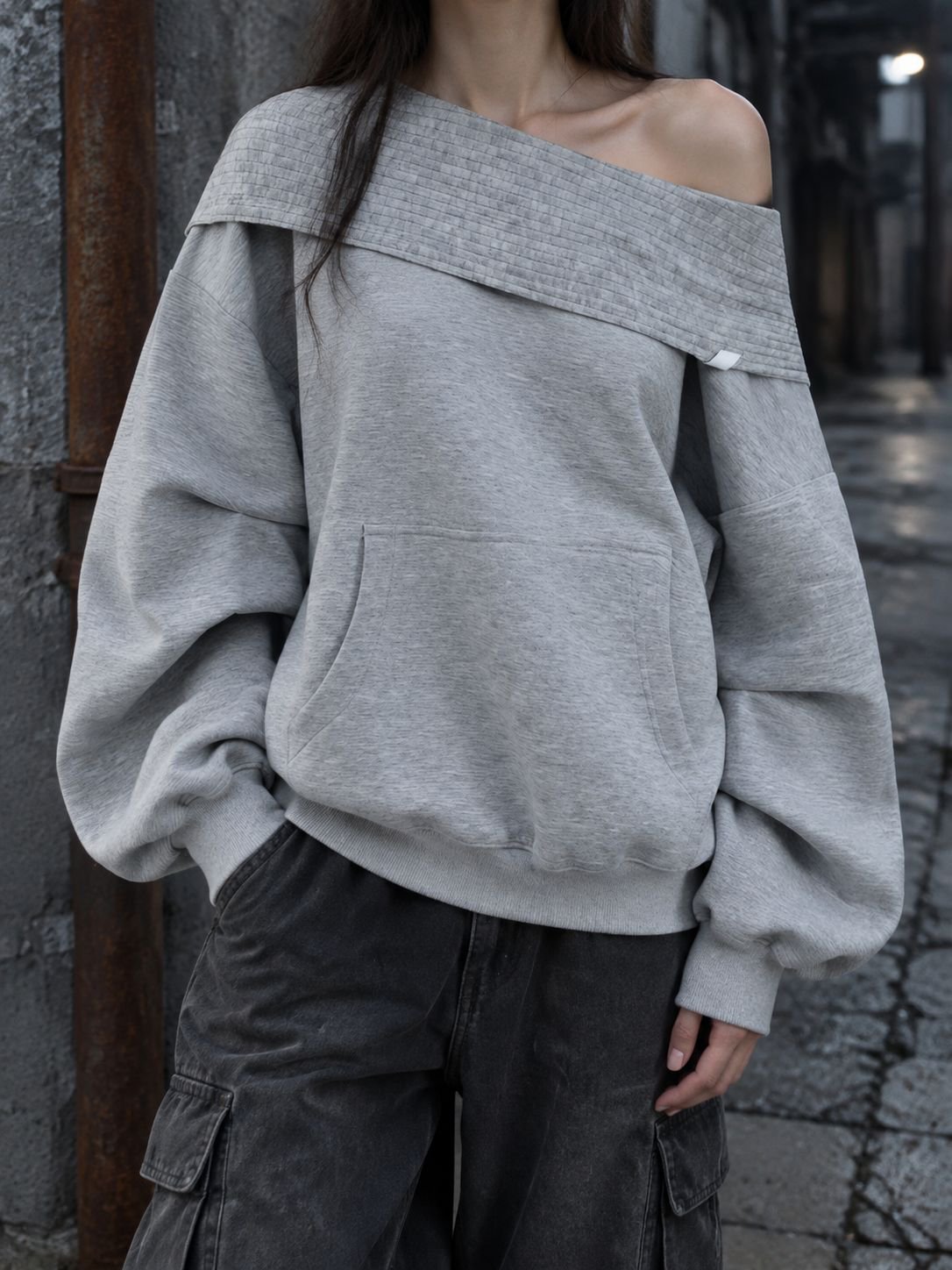 Amerikanischer Oversize Hoodie Damen Grau mit schräger Schulter, Streetwear im Dystopie-Stil