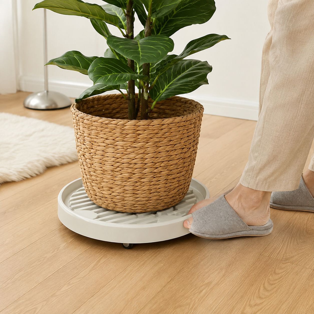Non-slip mat keeps plant pots stable and secure