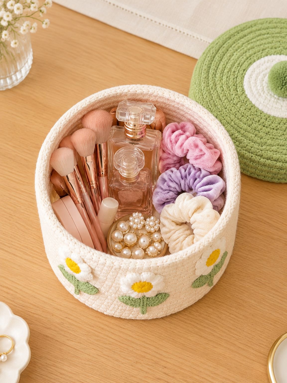 Decorative cotton woven storage basket with ergonomic lid design