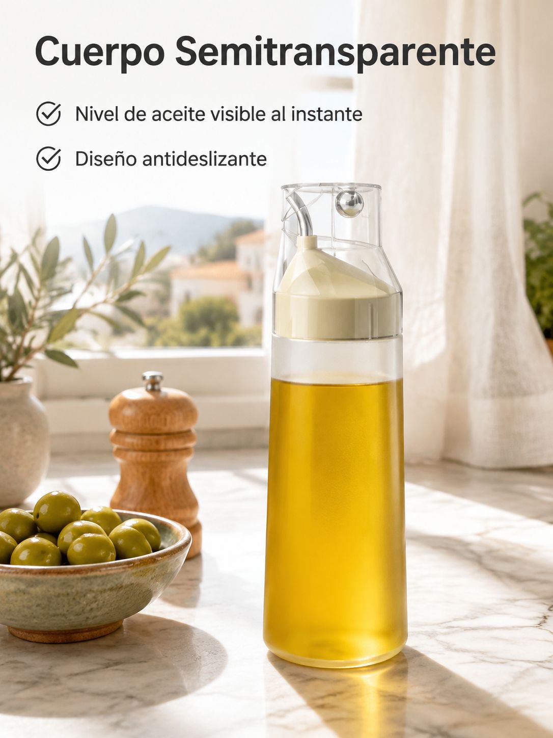 Botella de vidrio para salsa de soja sobre la mesa