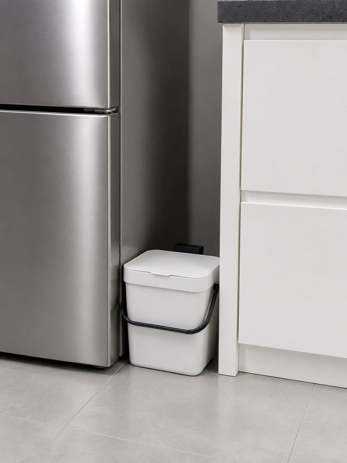 Cubo de basura higiénico para cocina moderna
