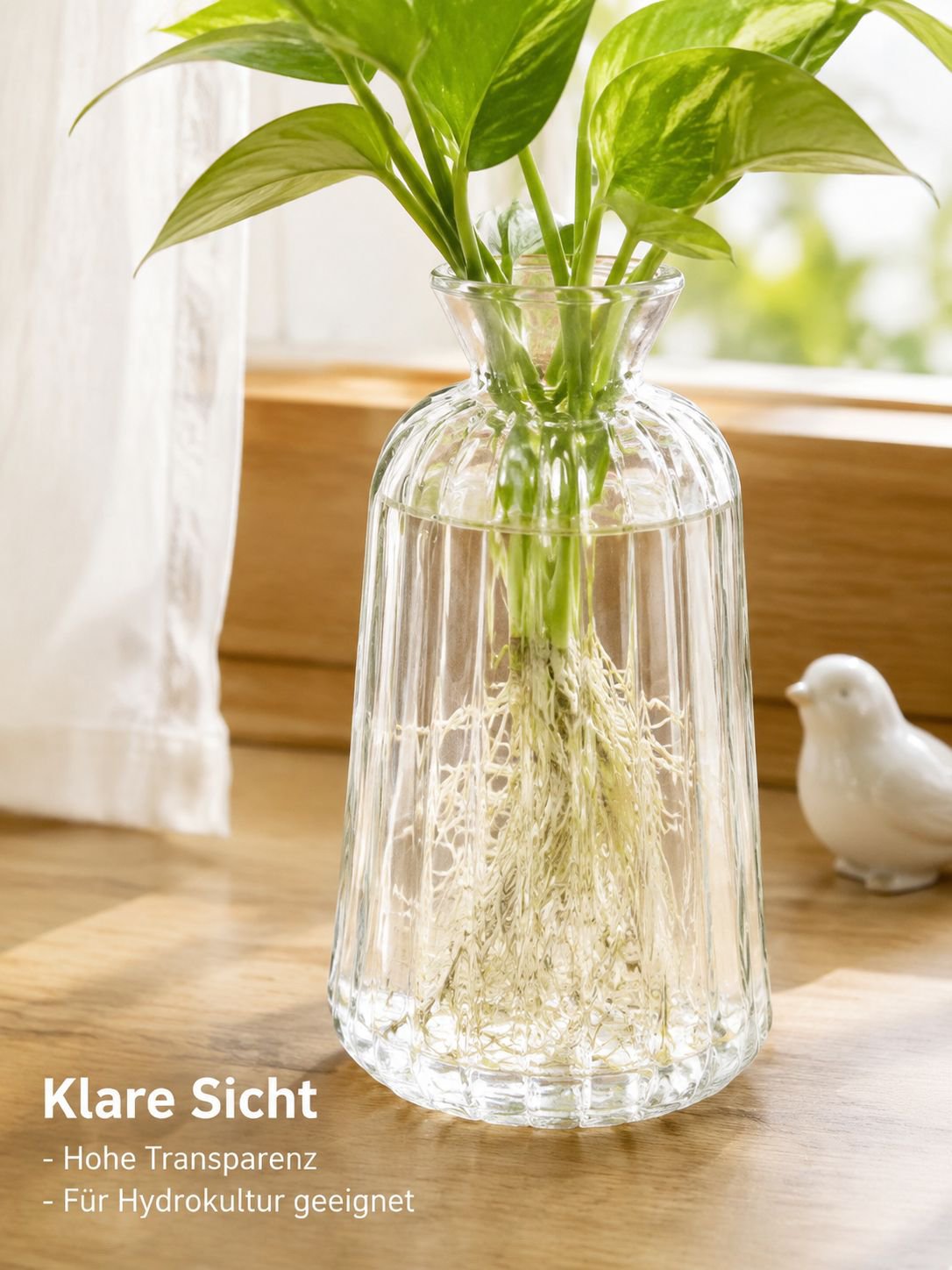Stilvolle Tischdekoration mit Vase im französischen Retro-Look