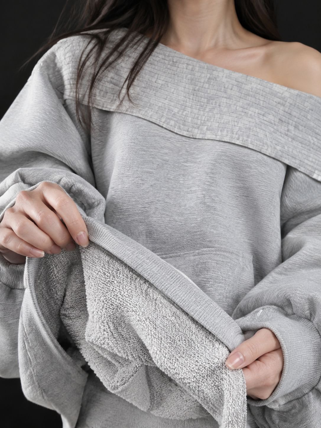 Amerikanischer Oversize Hoodie Damen Grau mit schräger Schulter, Streetwear im Dystopie-Stil