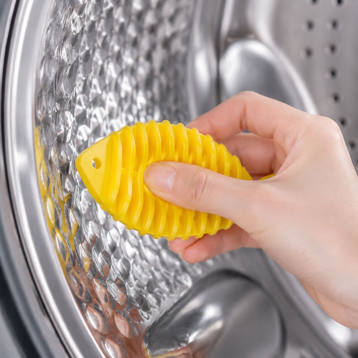 Anti-Knot laundry ball preventing clothes tangling