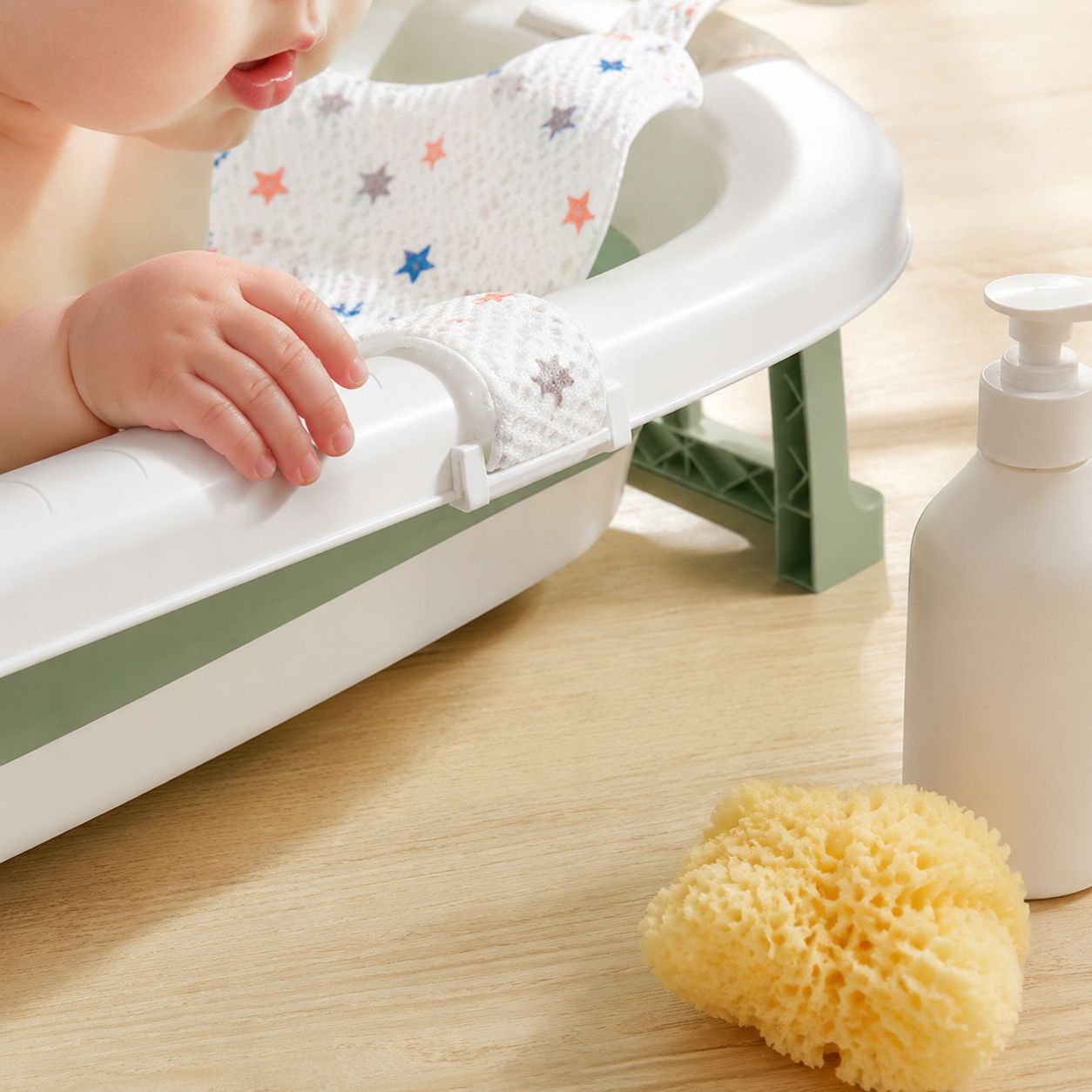 Foldable infant bathtub with ergonomic support