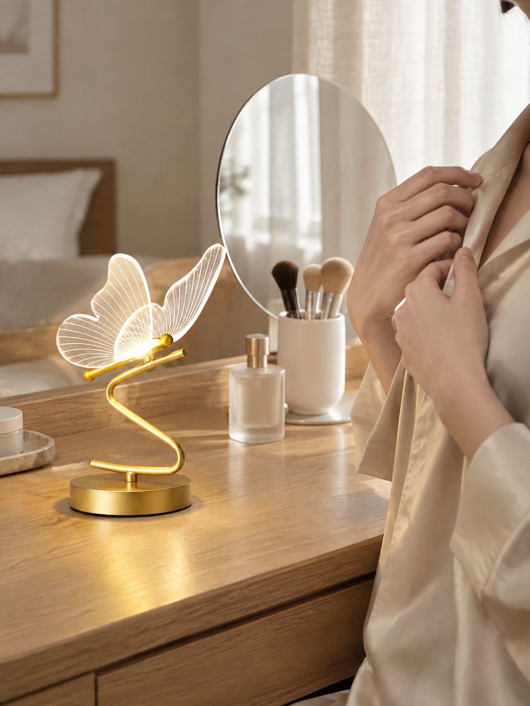 Kreative Tischlampe im nordischen Stil mit Schmetterlingsdesign, wiederaufladbare Nachttischlampe