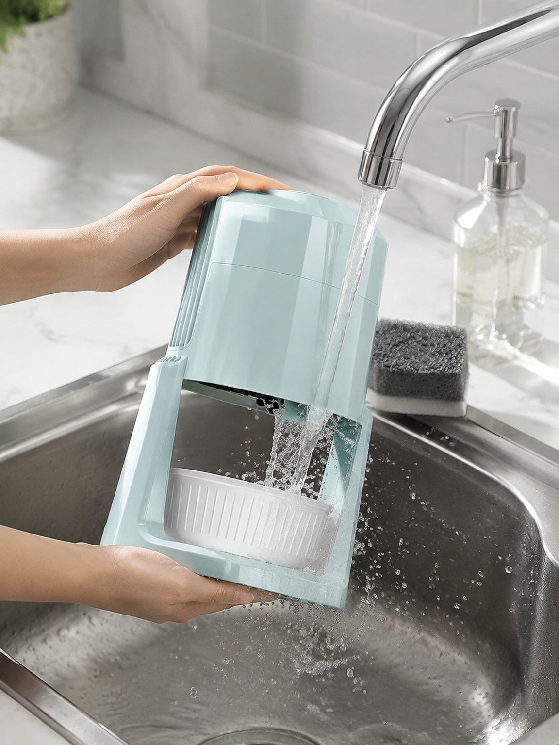 Versatile JMY ice crusher for snow cones and cold desserts