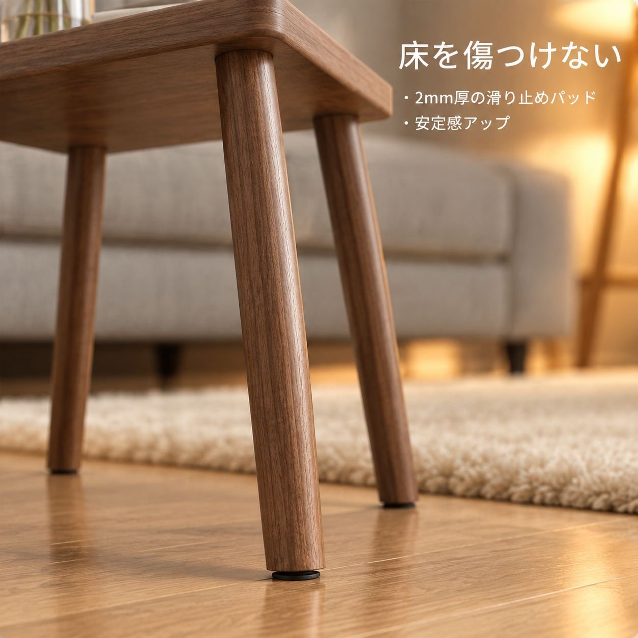 コンパクトな正方形の無垢材テーブル