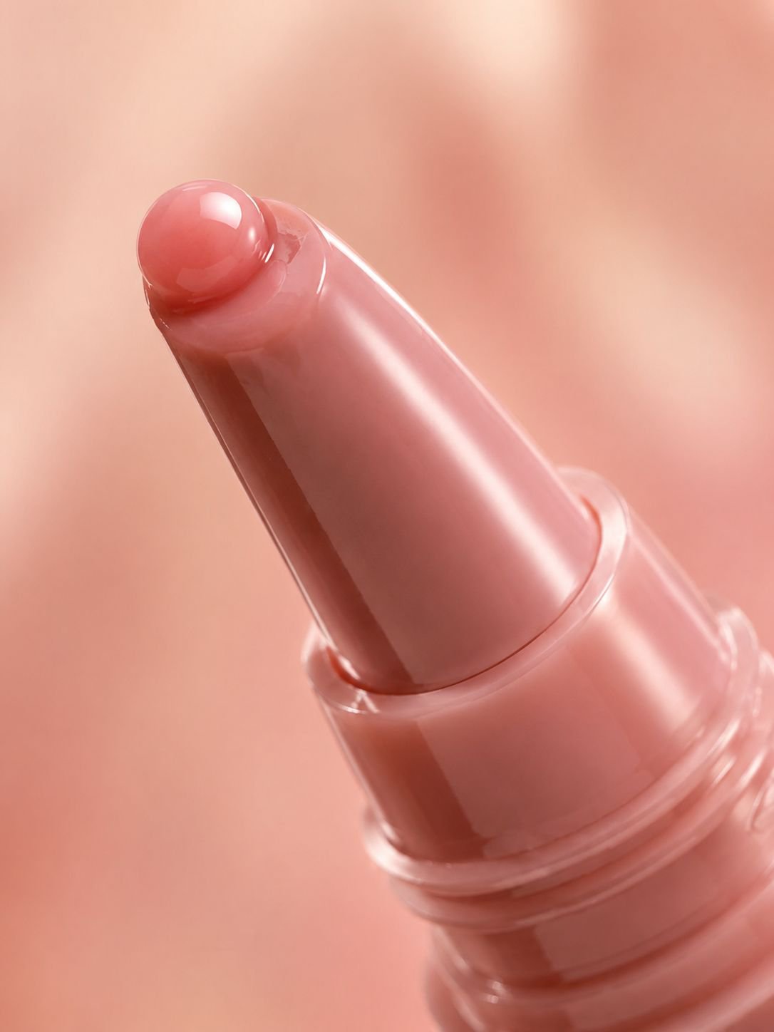 Soft, supple lips with long-lasting gloss