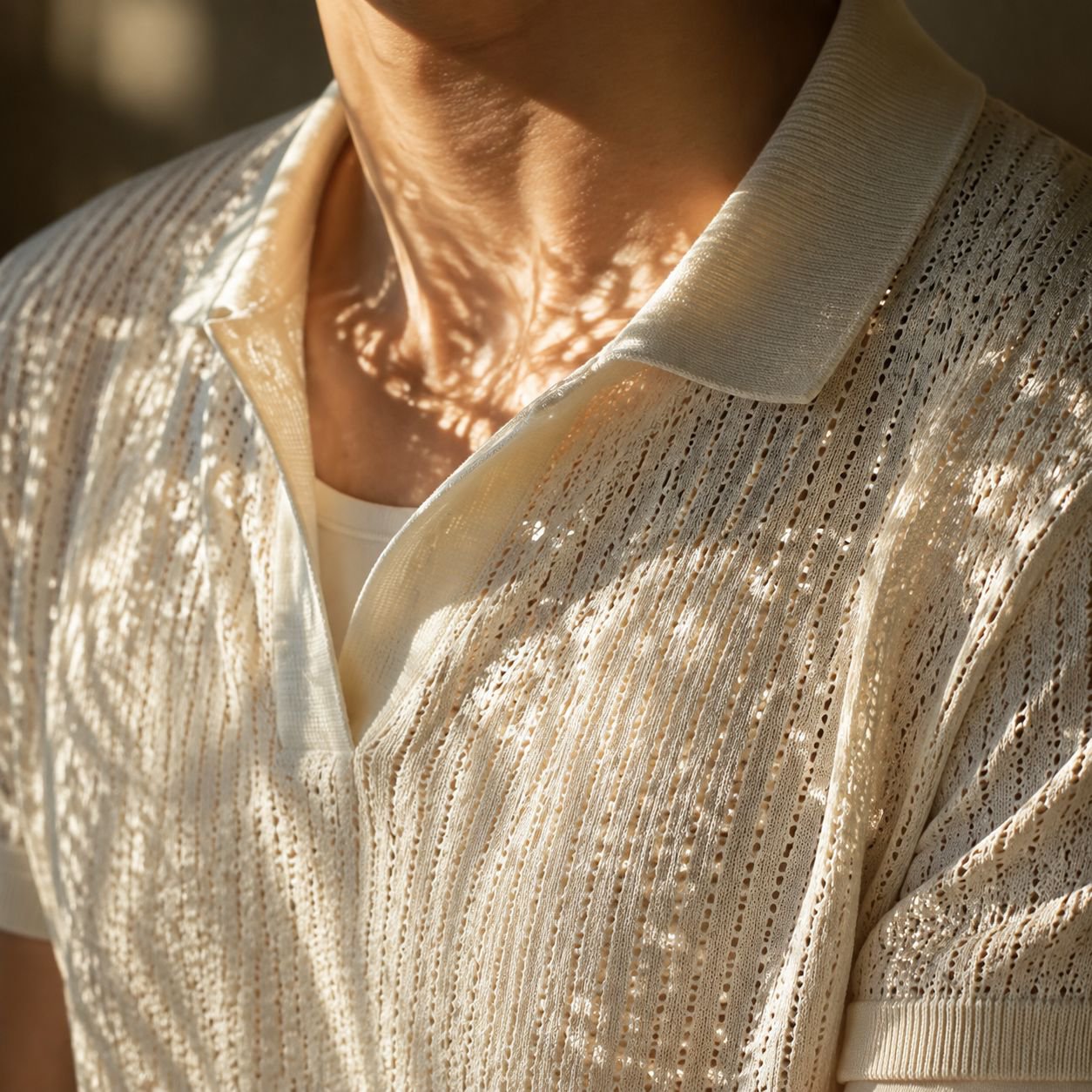 Polo en maille ajourée pour homme à col en V en soie glacée, manches courtes