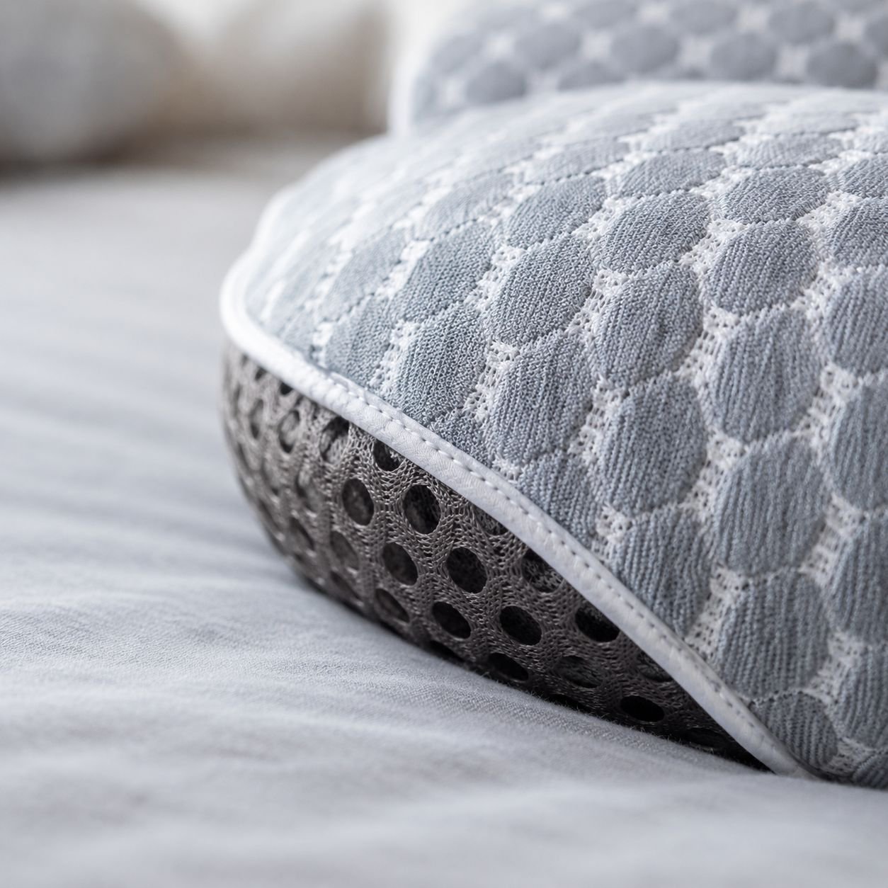 Comfortable neck support pillow for dormitory