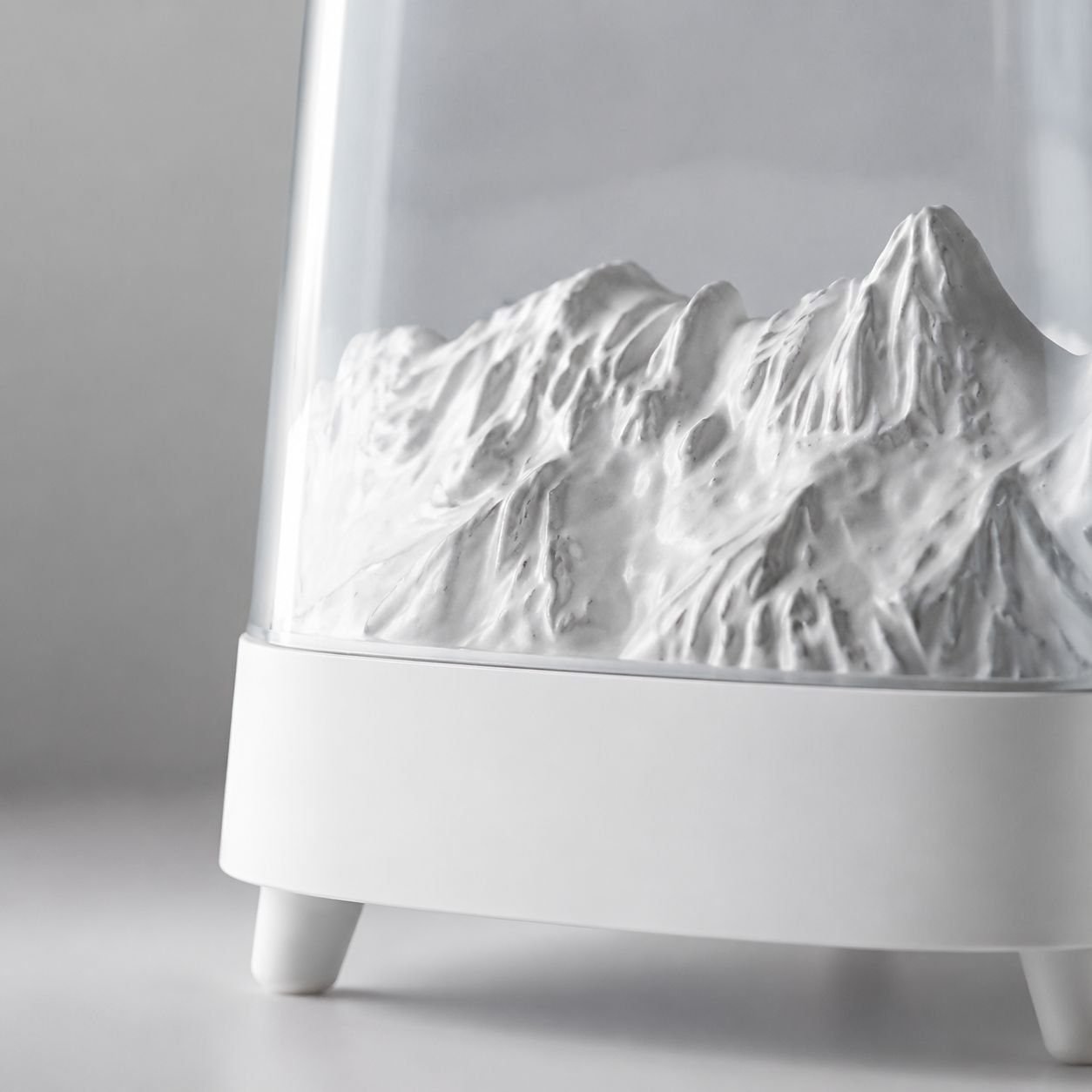 Energy-efficient humidifier for dry rooms