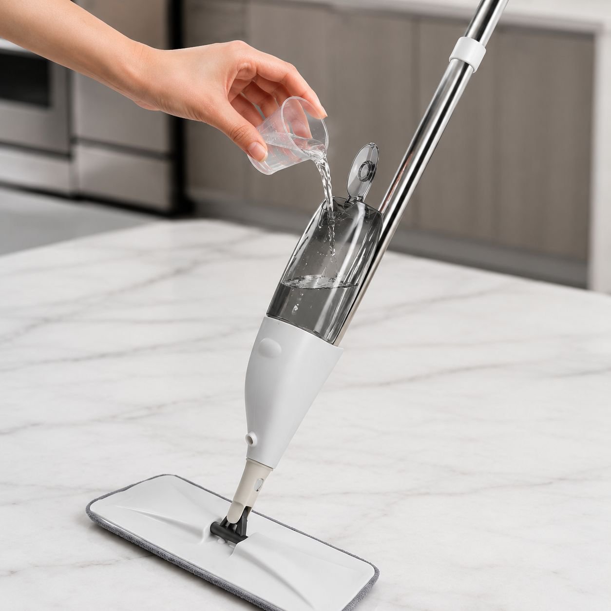 Easy to use spray mop for fast floor cleaning