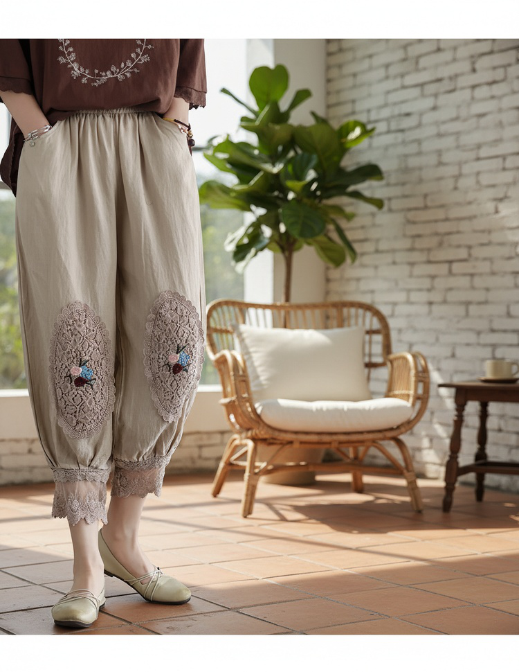 女性が着用するレース刺繍ランタンパンツコーディネート例