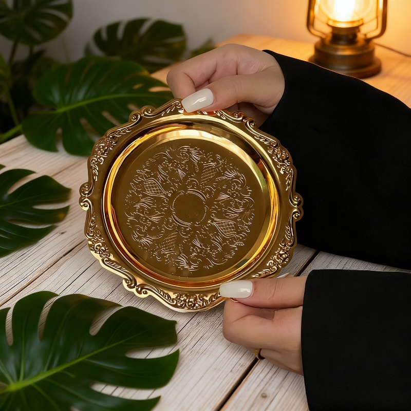 Bandeja decorativa de metal vintage con grabados