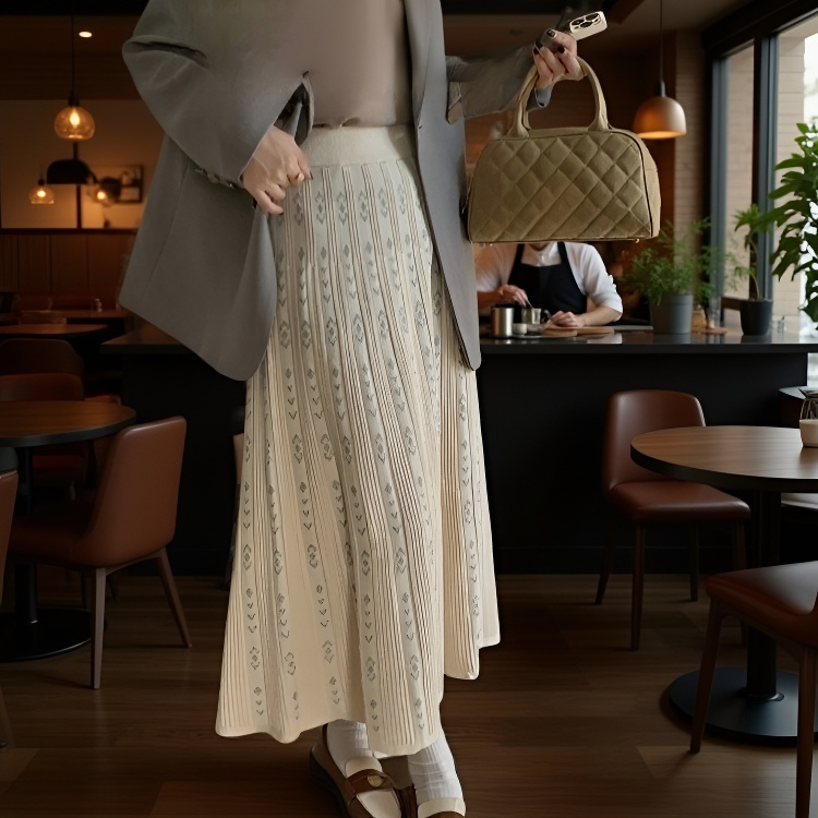 자카드 도드라진 무늬 하프 기장 A라인 스커트 착용샷