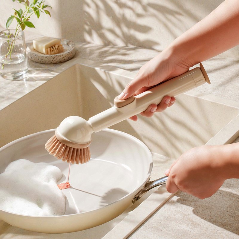 Pot brush standing upright for convenient storage