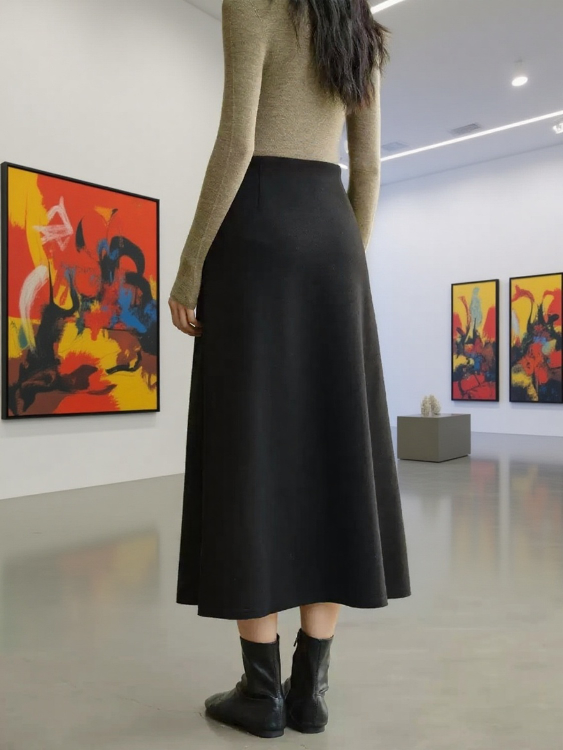 트렌디한 겨울 패션 아이템 미디 스커트