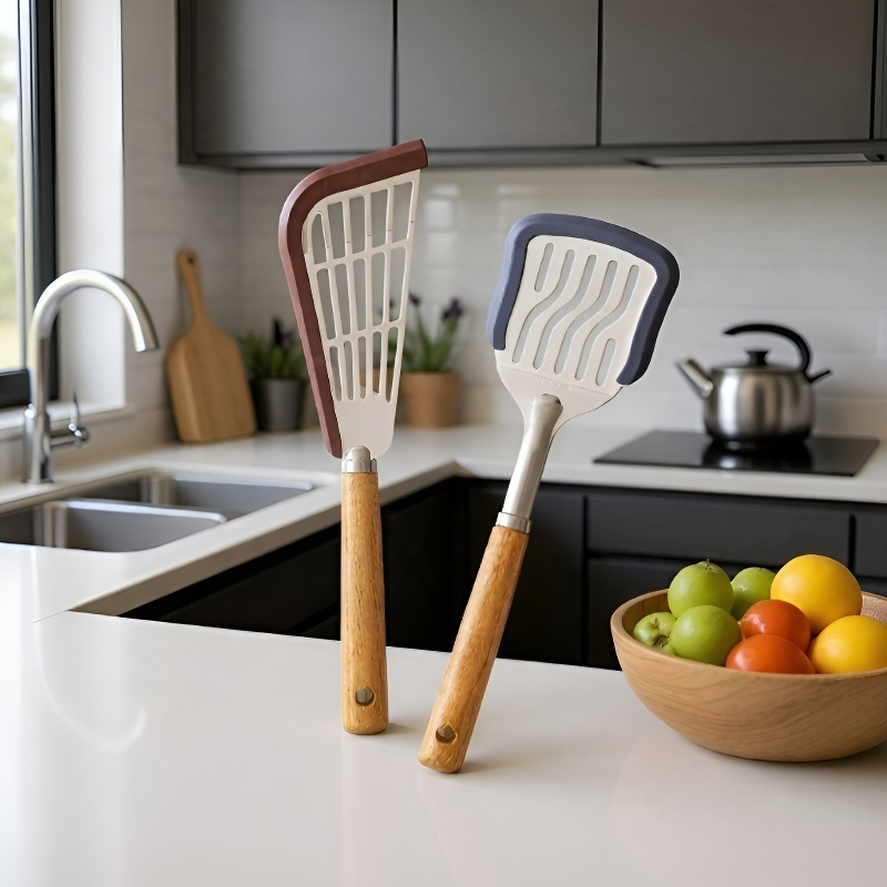 Scratch-resistant non-stick pan with comfortable handle