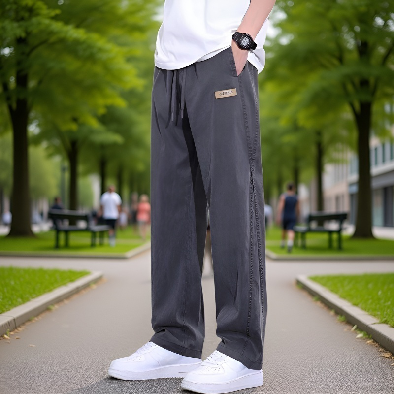 ワイドレッグシルエットのカジュアルジーンズ