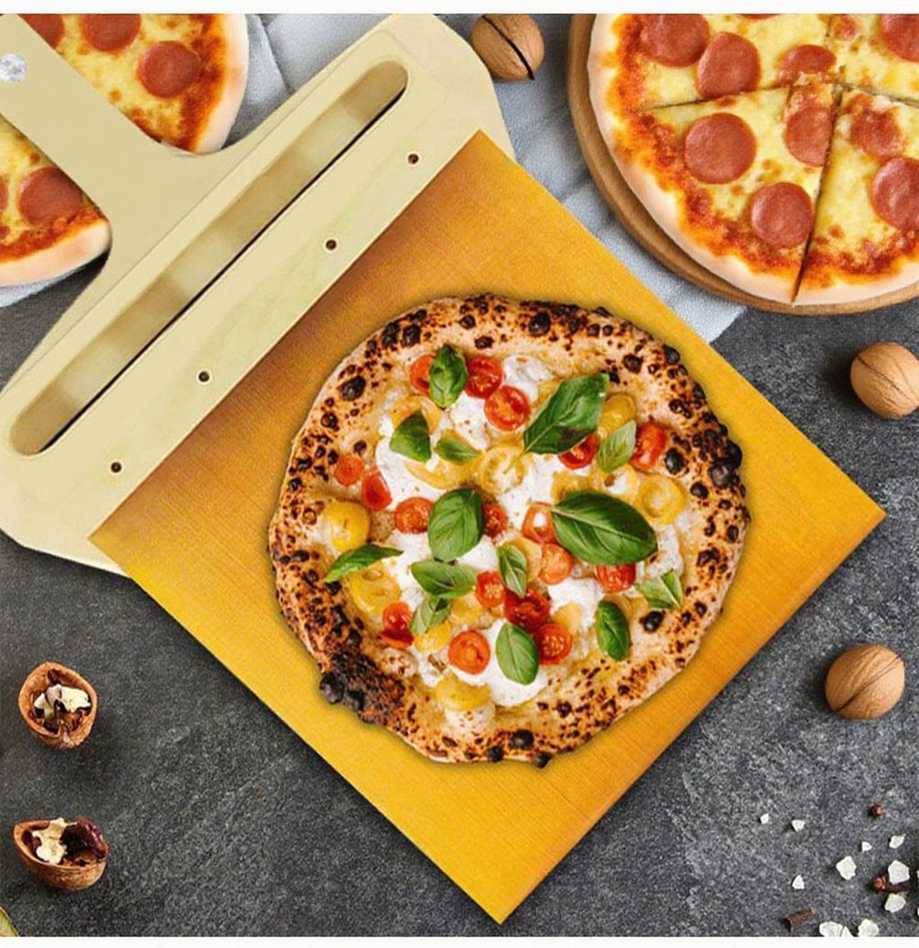 주방에서 사용하는 실용적인 피자 주걱