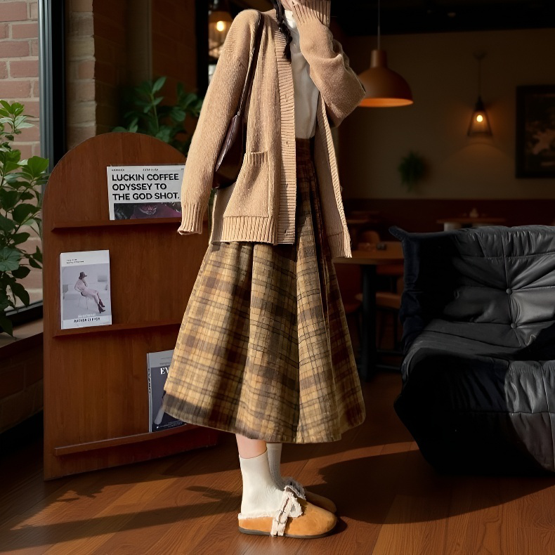 키 작은 여성 하이웨스트 체크 미디 모직 스커트 착용샷