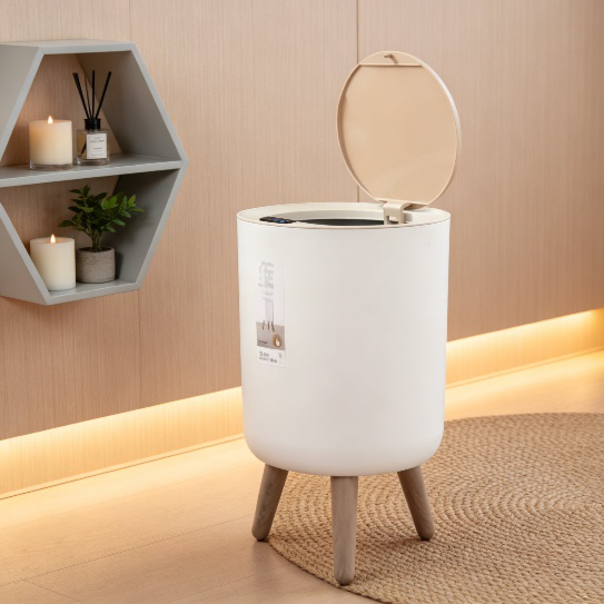 Hochbeiniger Mülleimer im Naturholzstil ohne Bücken