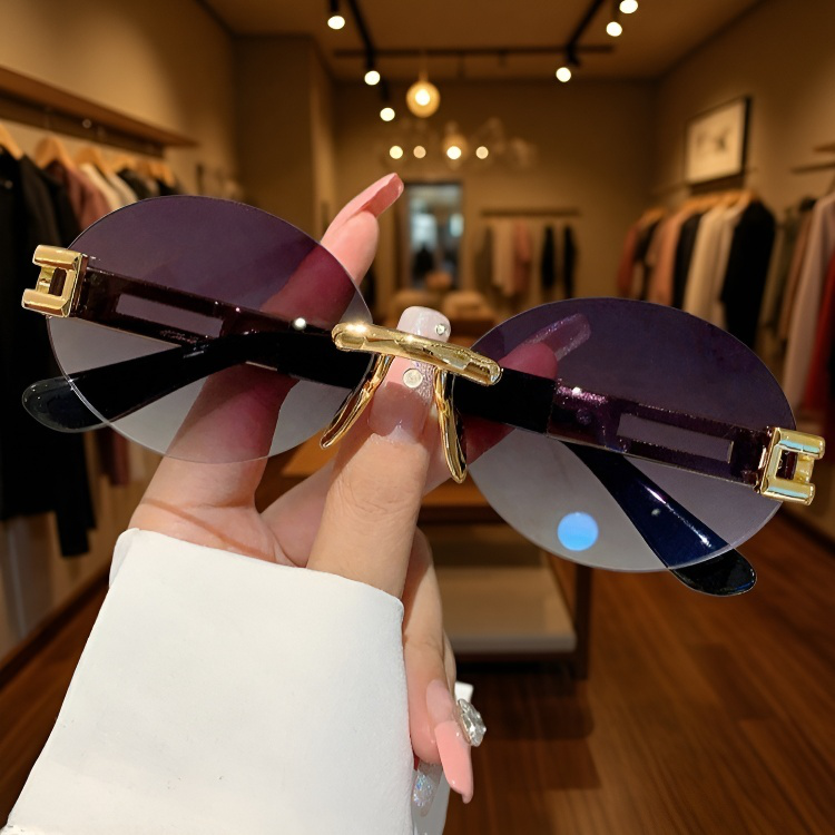 기운이 1.8미터 뿜어나는 무테 타원형 자외선 차단 선글라스