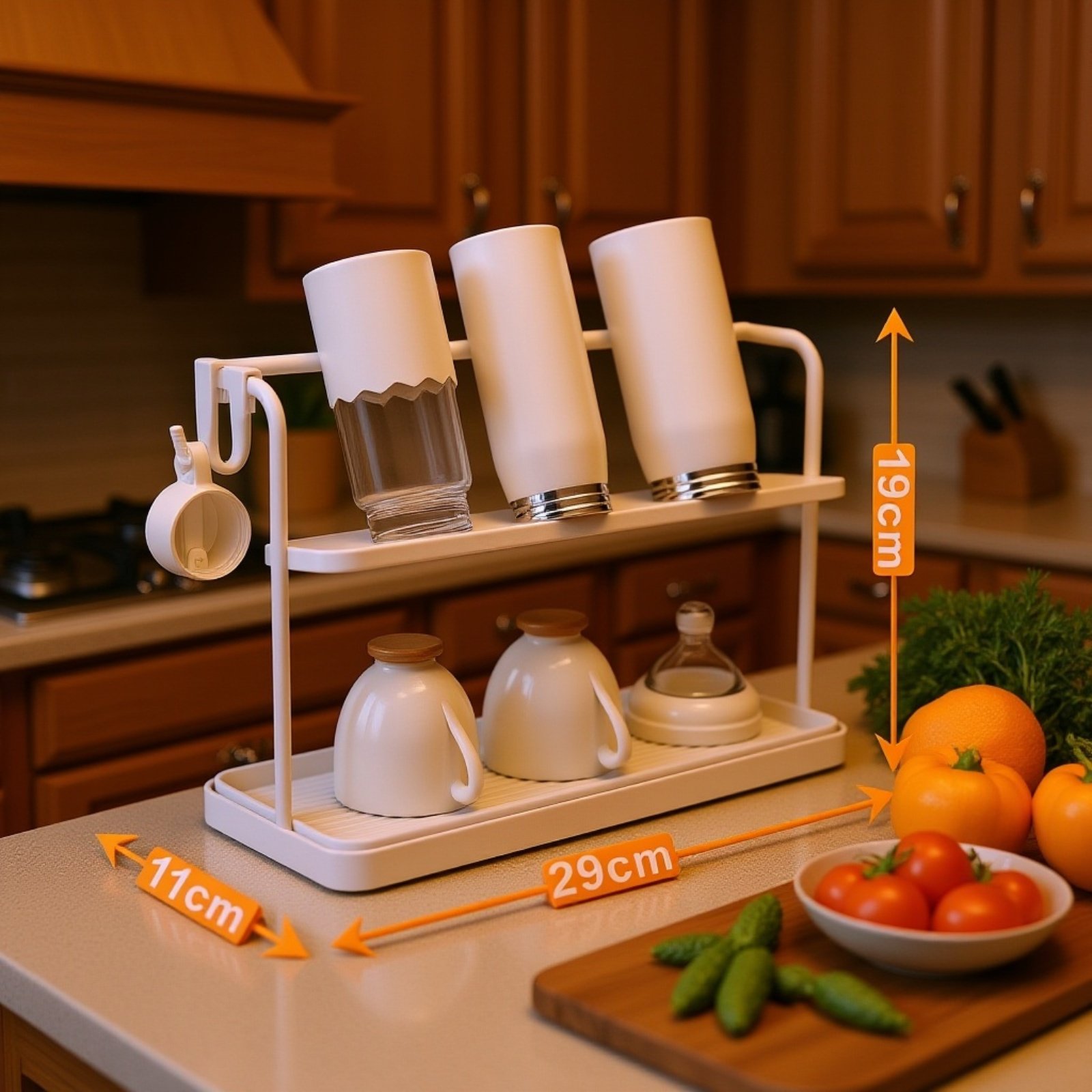 컵과 접시가 함께 놓인 이중 레이어 컵 랙